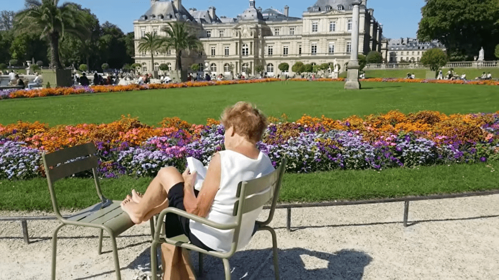 ARDIN DU LUXEMBOURG: Lots of locals come here on their lunch break to take a nap, read a book