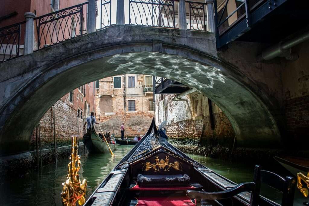 Bridge of Sighs, created by Italian architect Antonio Contino, connects the prison